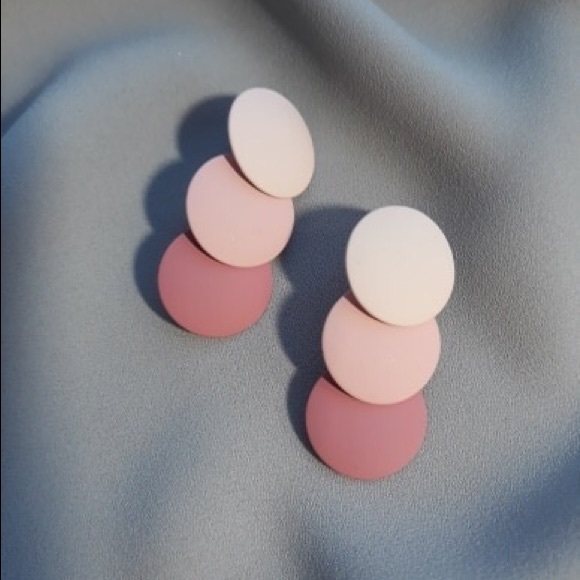 3 Colors Circle Stud Earrings - Picture 5 of 5